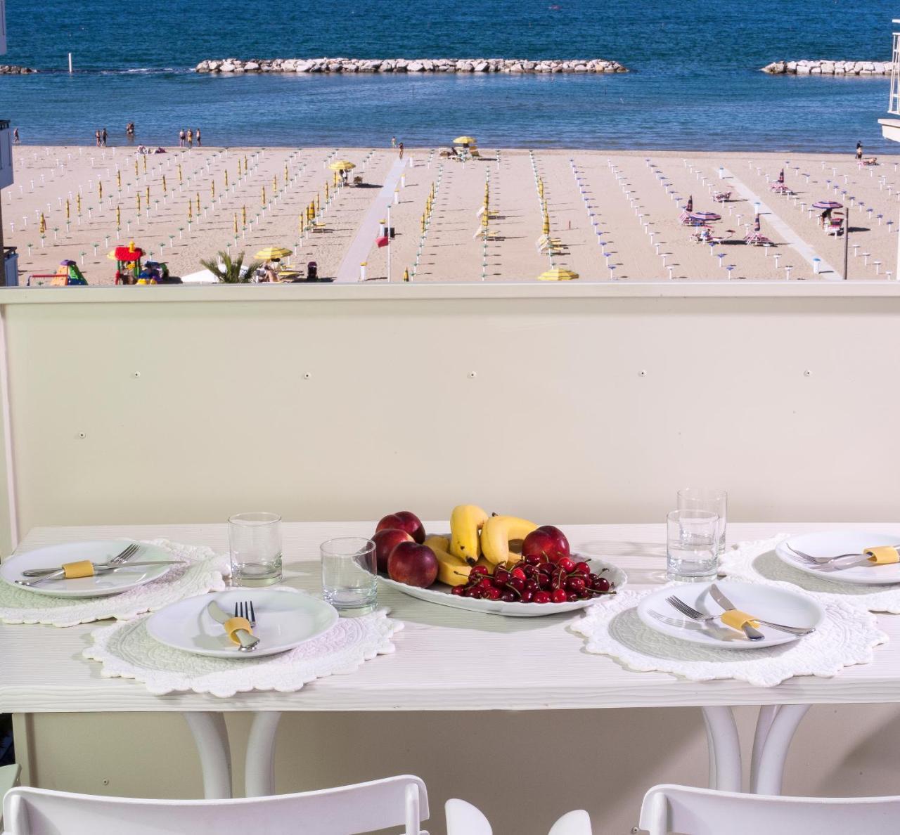 Beach Residence Gabicce Mare Exterior photo