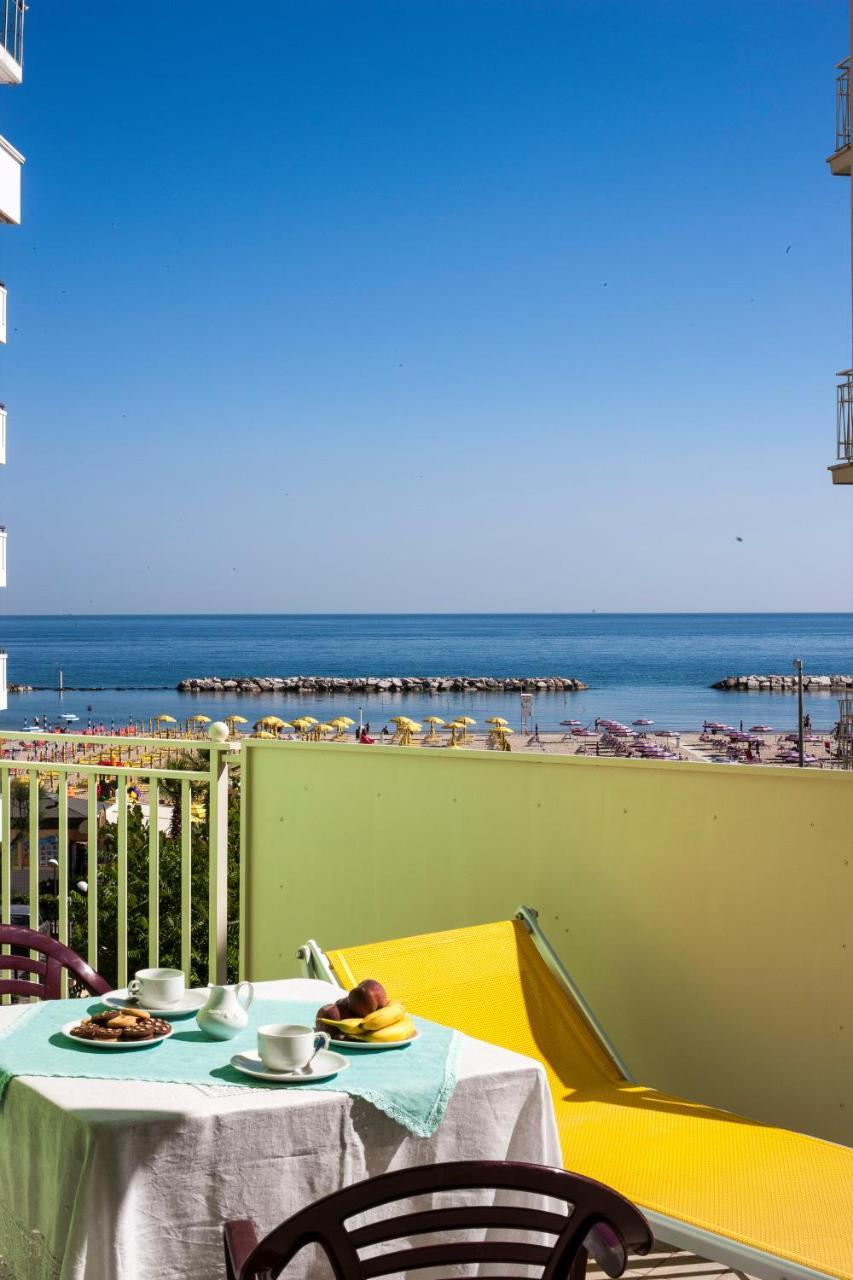Beach Residence Gabicce Mare Exterior photo